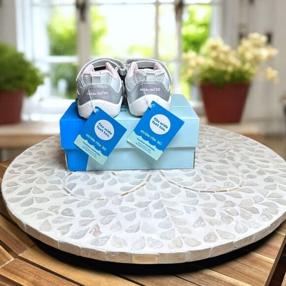 Stride Rite  Notchah Silver Sneakers Toddler Girls Size 5M Wide Fit NIB - Picture 9 of 12